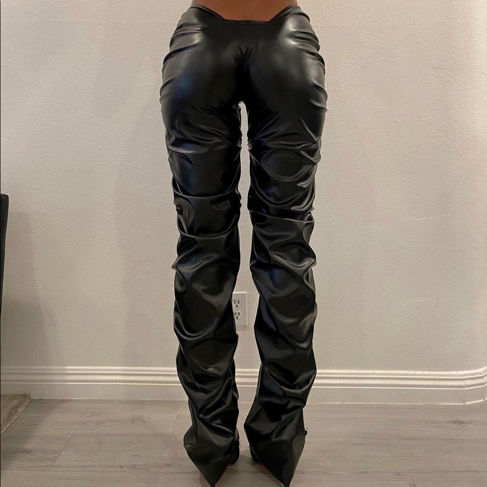 SOLD | tlz femme v cut trousers